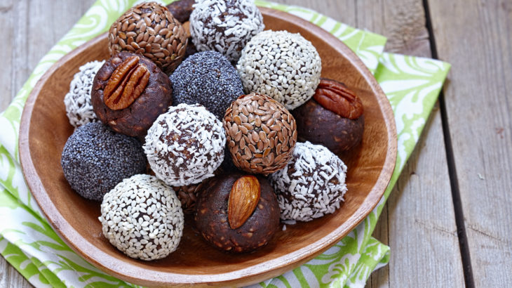 Healthy chocolate coconut balls