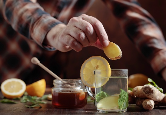 Tea with lemon and mint