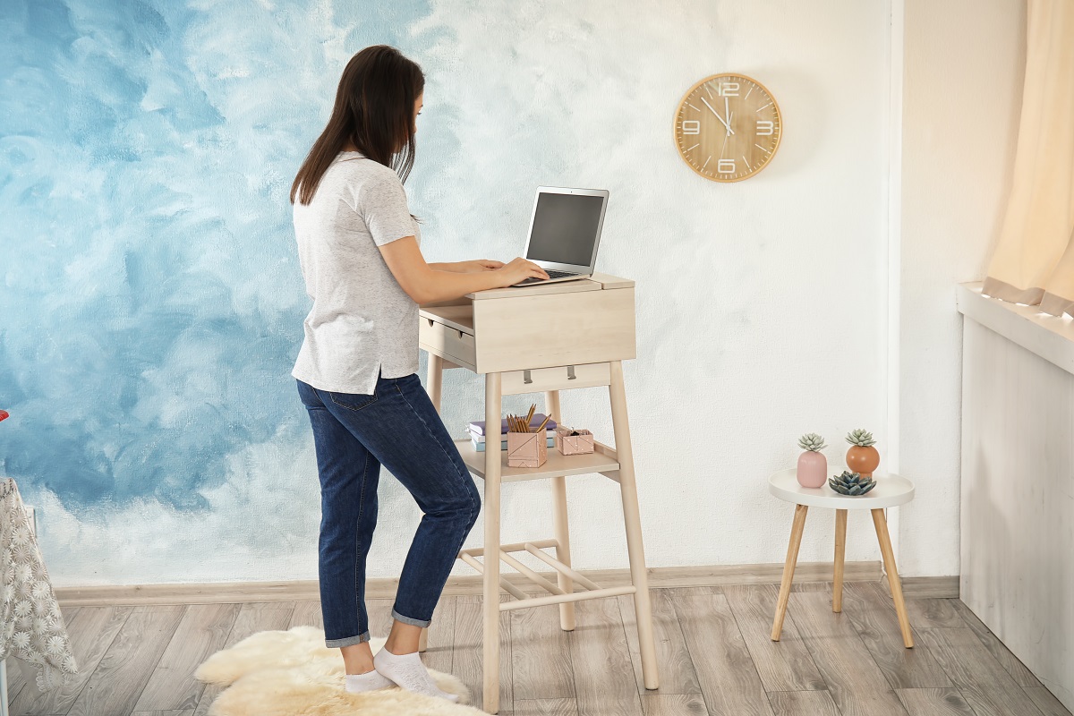 Using a stand up desk can have a host of health benefits